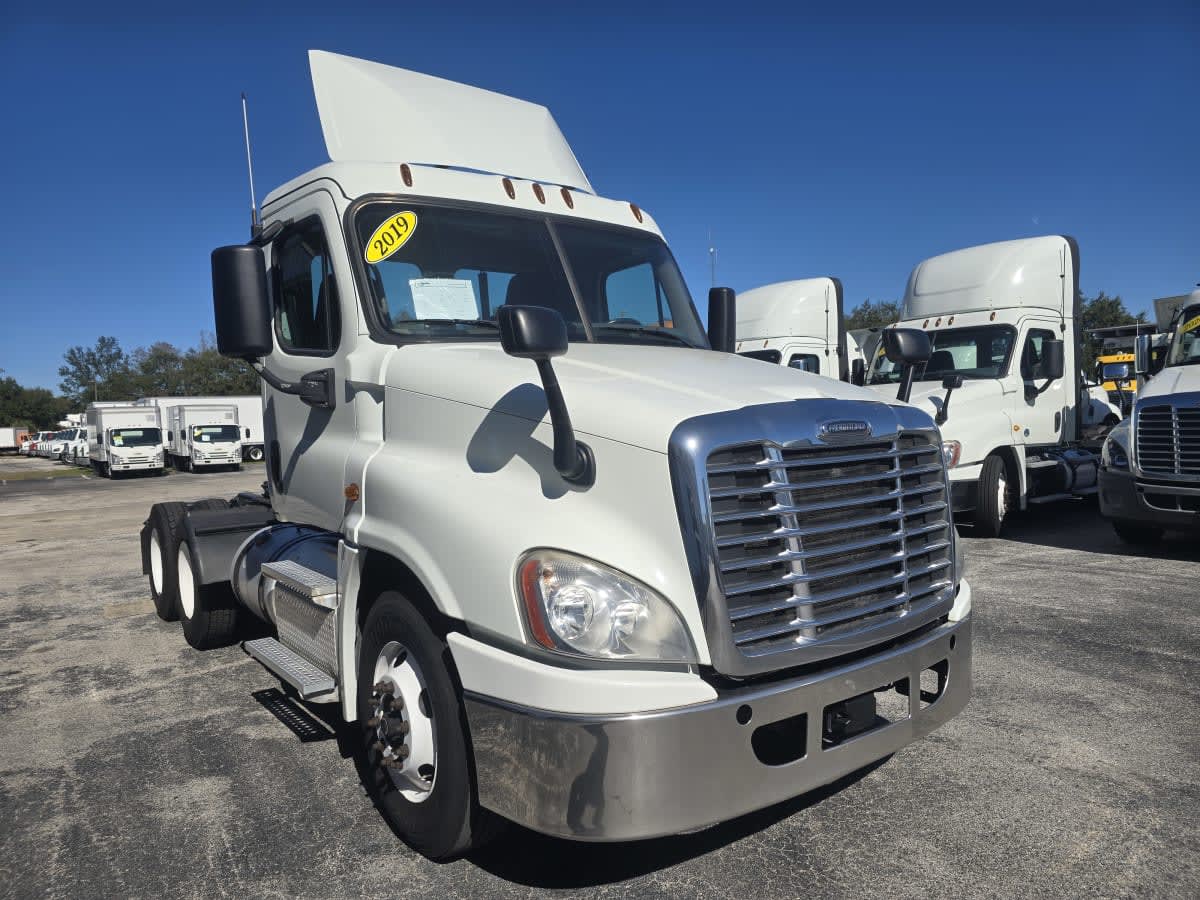 2019 Freightliner/Mercedes CASCADIA 125 813643 2019 Freightliner/Mercedes CASCADIA 125 813643