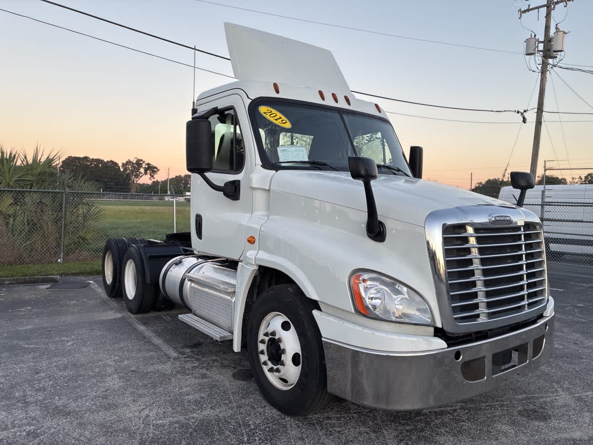 2019 Freightliner Cascadia in Tampa, FL — photo 3