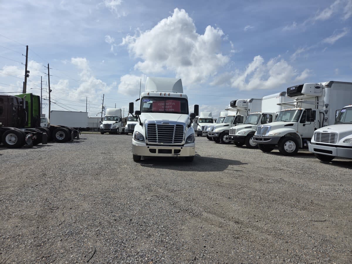 2019 Freightliner Cascadia in St. Rose, LA — photo 2