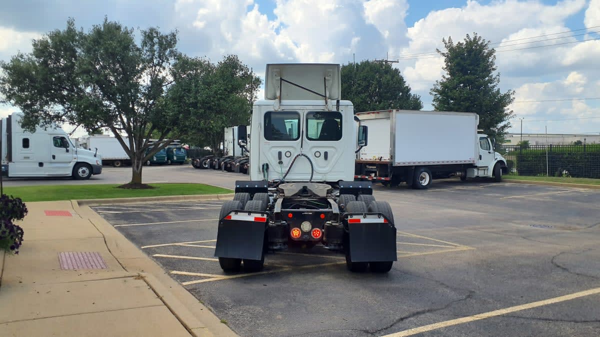2019 Freightliner Cascadia in Bolingbrook, IL — photo 5