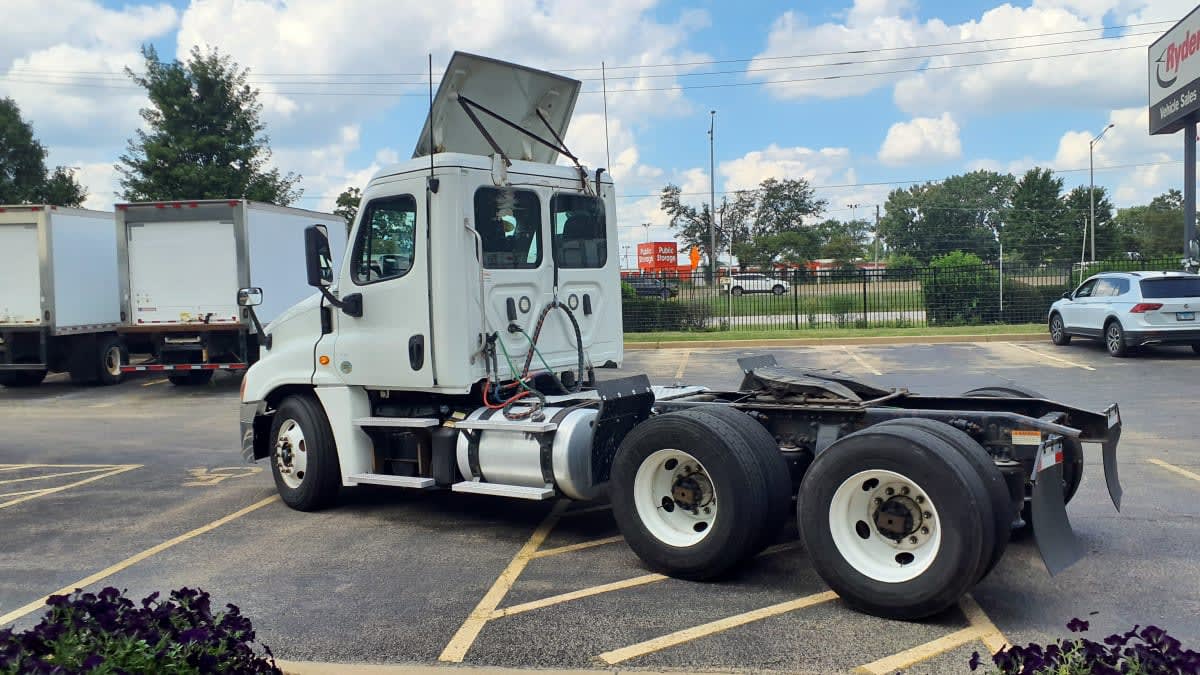 2019 Freightliner Cascadia in Bolingbrook, IL — photo 6