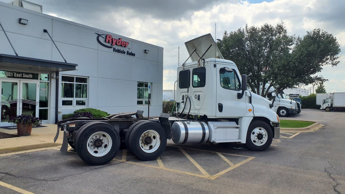 2019 Freightliner Cascadia in Bolingbrook, IL — photo 4