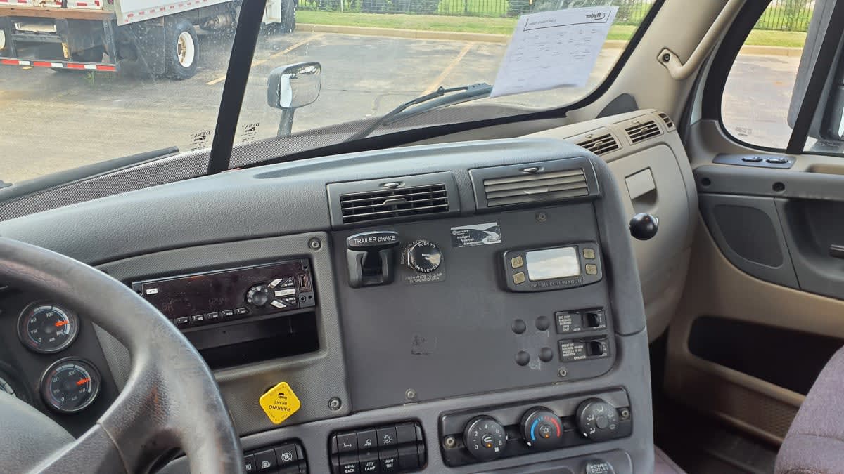 2019 Freightliner Cascadia in Bolingbrook, IL — photo 7