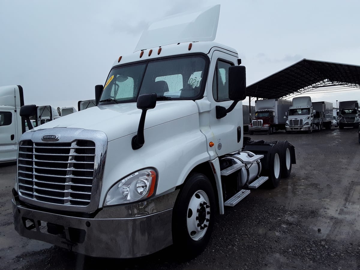 2019 Freightliner/Mercedes CASCADIA 125 813725