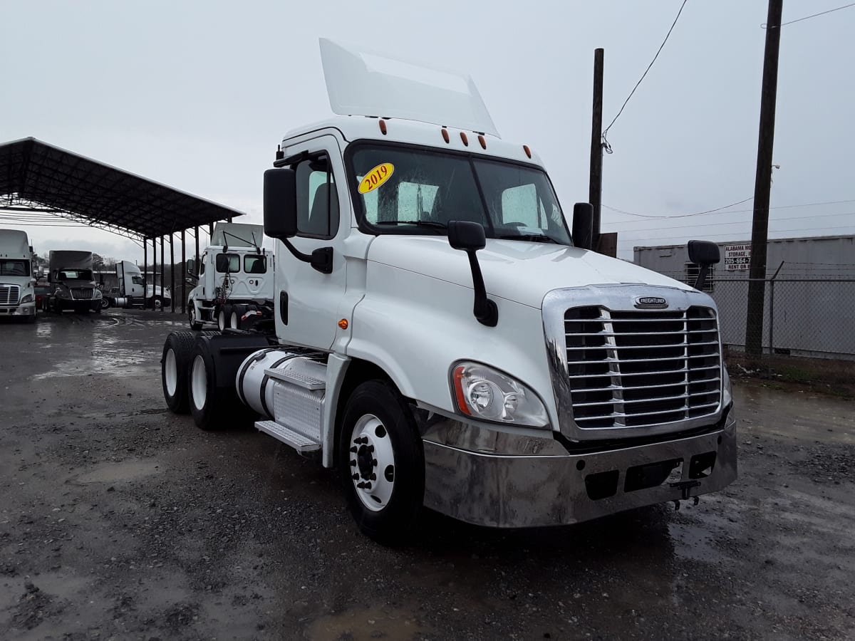 2019 Freightliner/Mercedes CASCADIA 125 813725