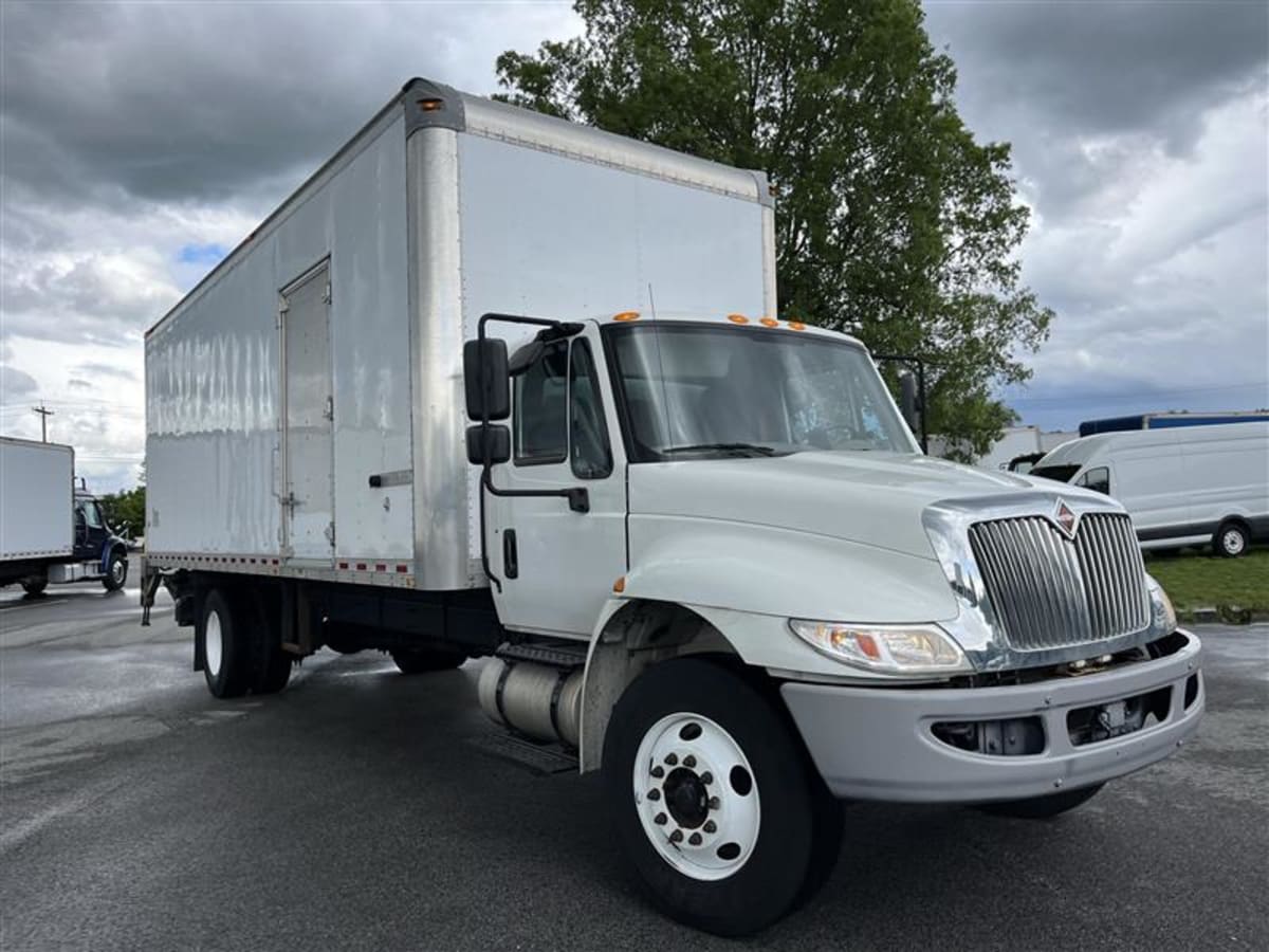 2019 Navistar International 4300 813735