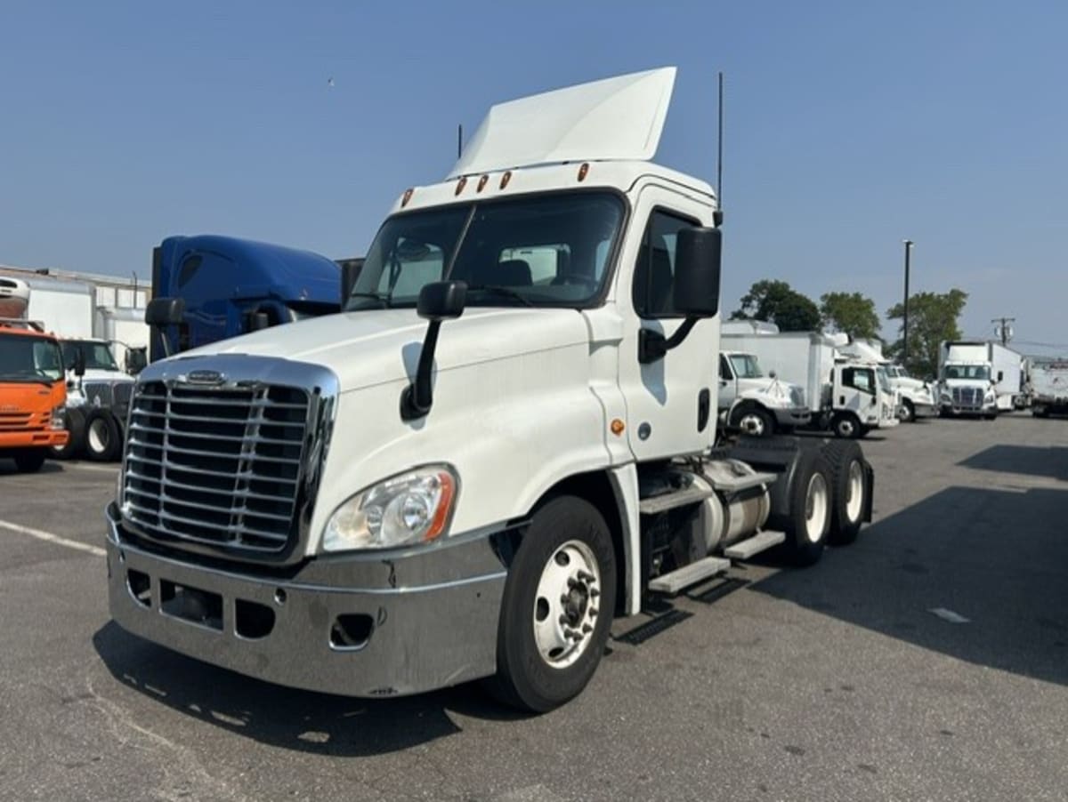 2019 Freightliner Cascadia in Farmingdale, NY