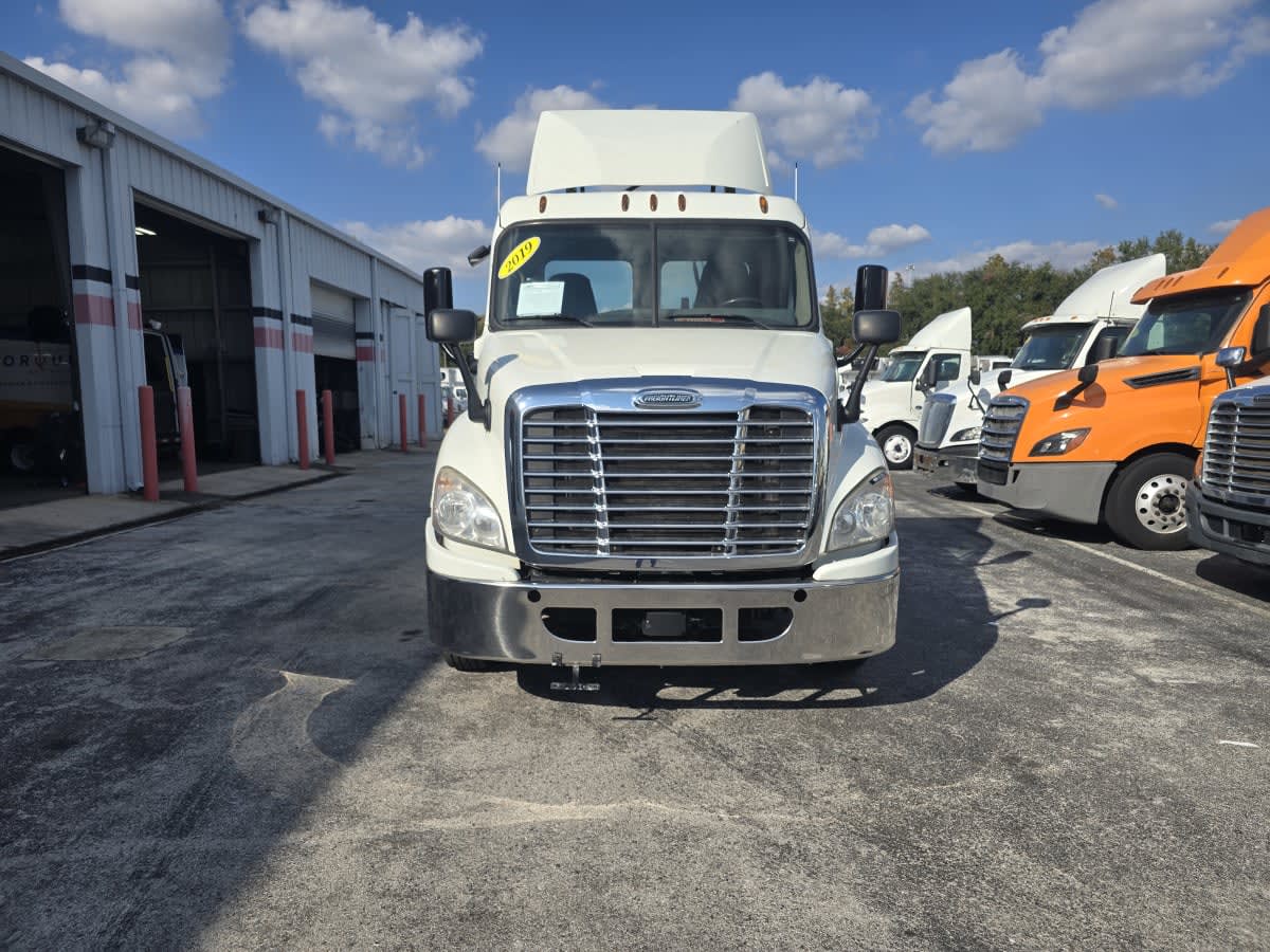 2019 Freightliner/Mercedes CASCADIA 125 813802