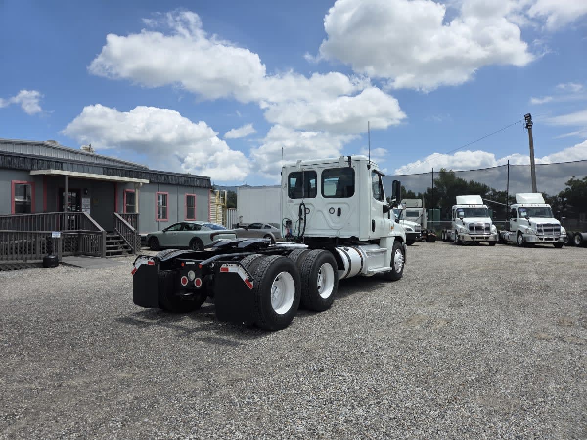 2019 Freightliner Cascadia in St. Rose, LA — photo 4