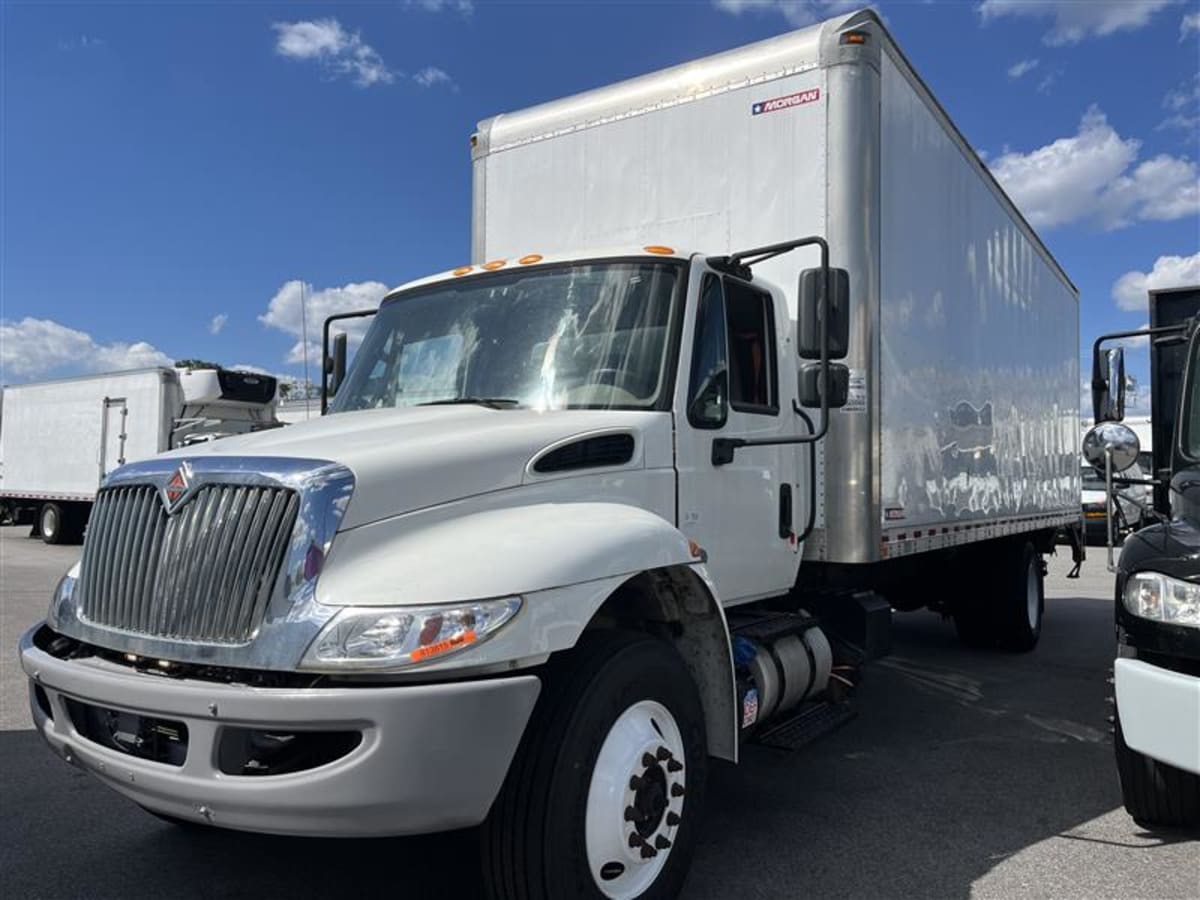 2019 Navistar International 4300 813815