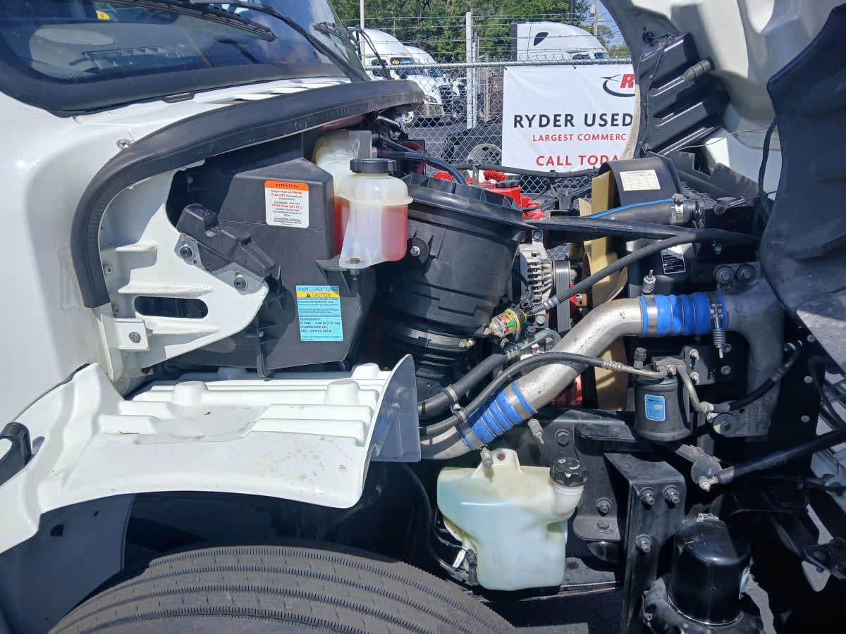 2019 Freightliner/Mercedes M2 106 813825