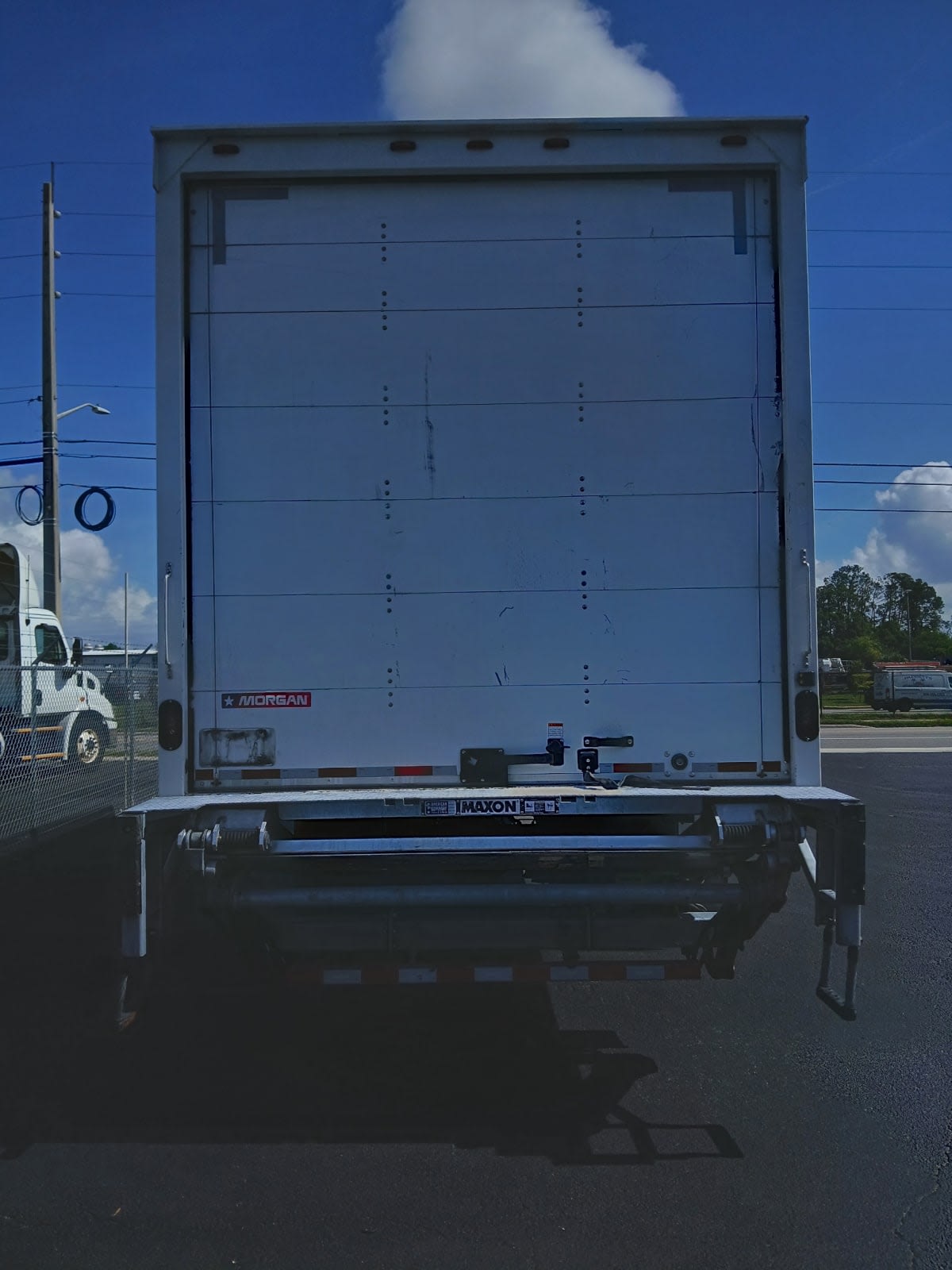 2019 Freightliner/Mercedes M2 106 813825
