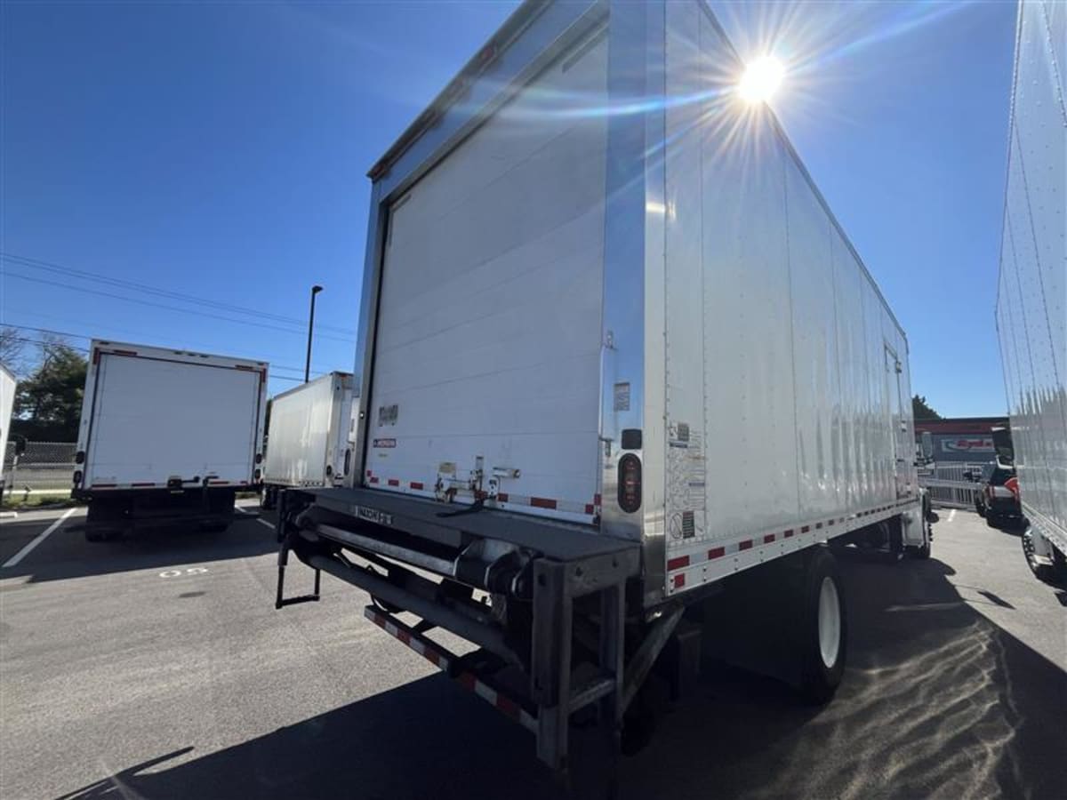 2019 Freightliner/Mercedes M2 106 813829