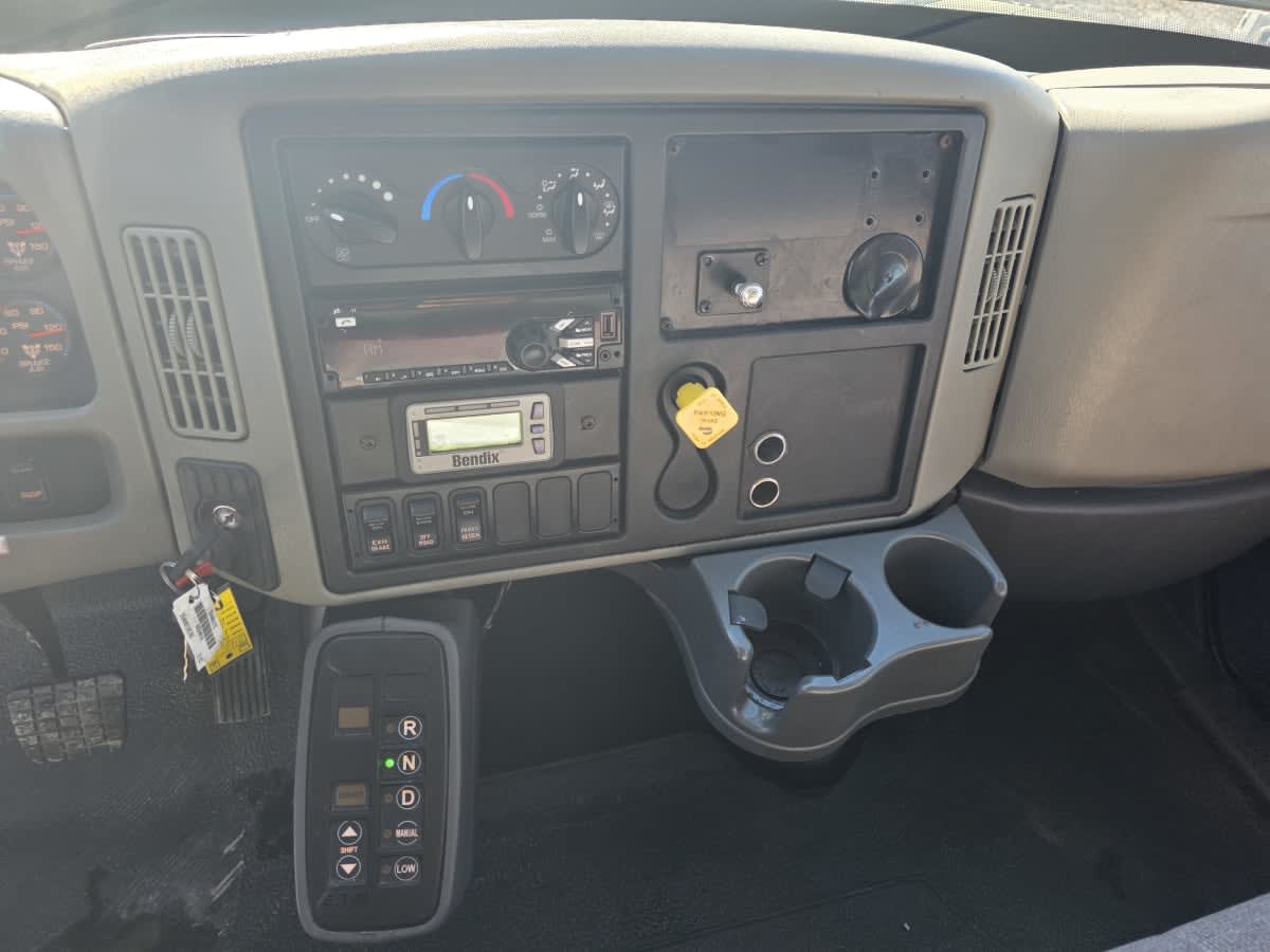 2019 Navistar International 4300 813877