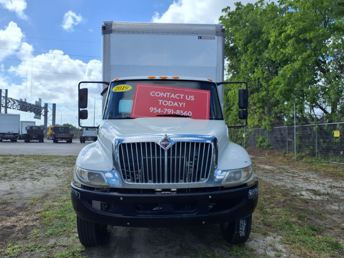 2019 Navistar International 4300 813957