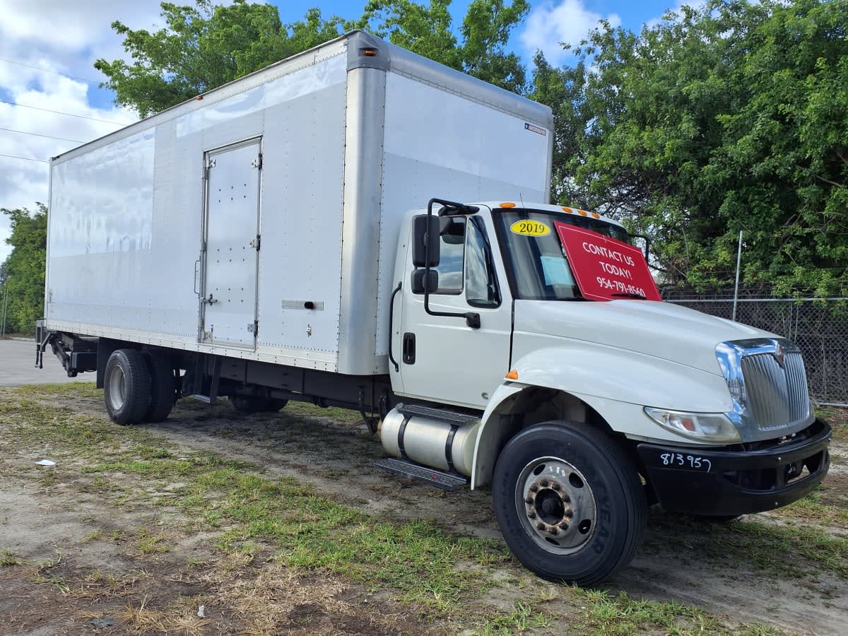 2019 Navistar International 4300 813957