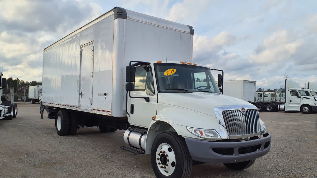 2019 Navistar International 4300 814017