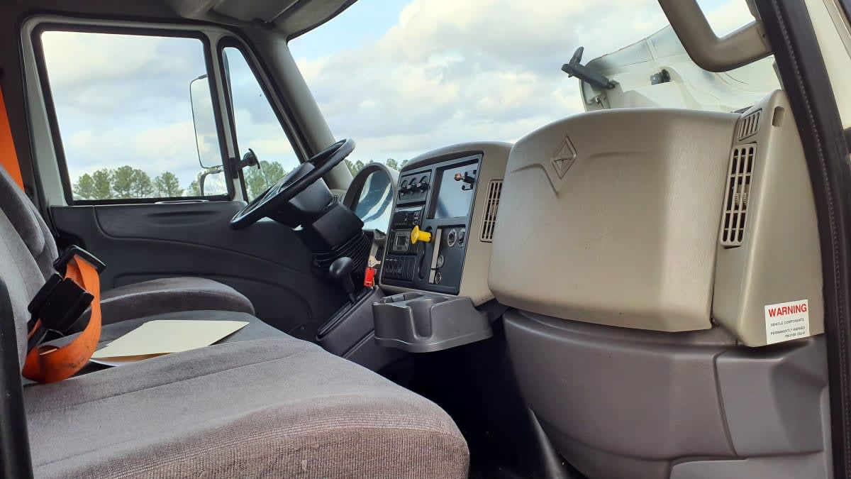 2019 Navistar International 4300 814017