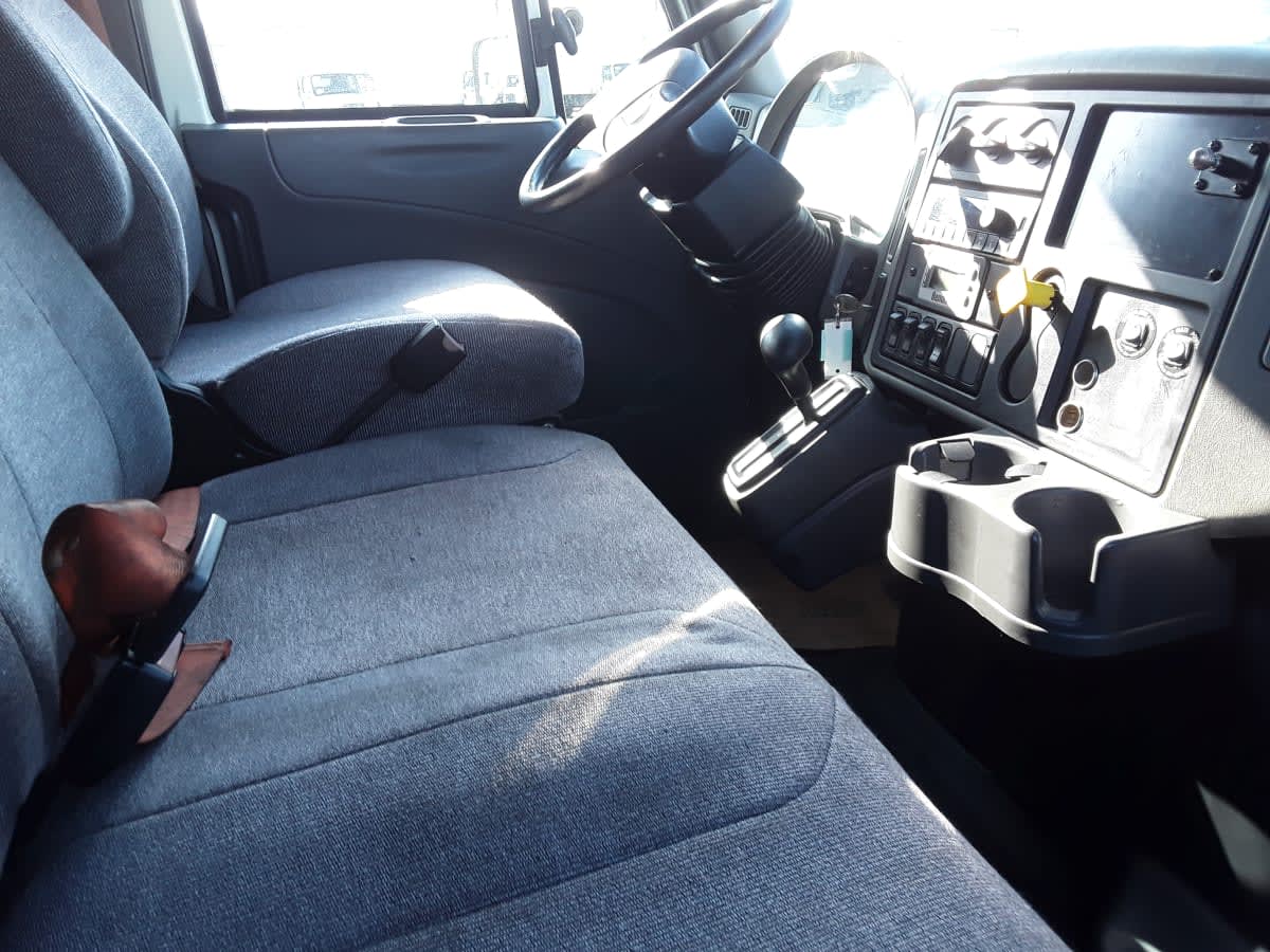 2019 Navistar International 4300 814110