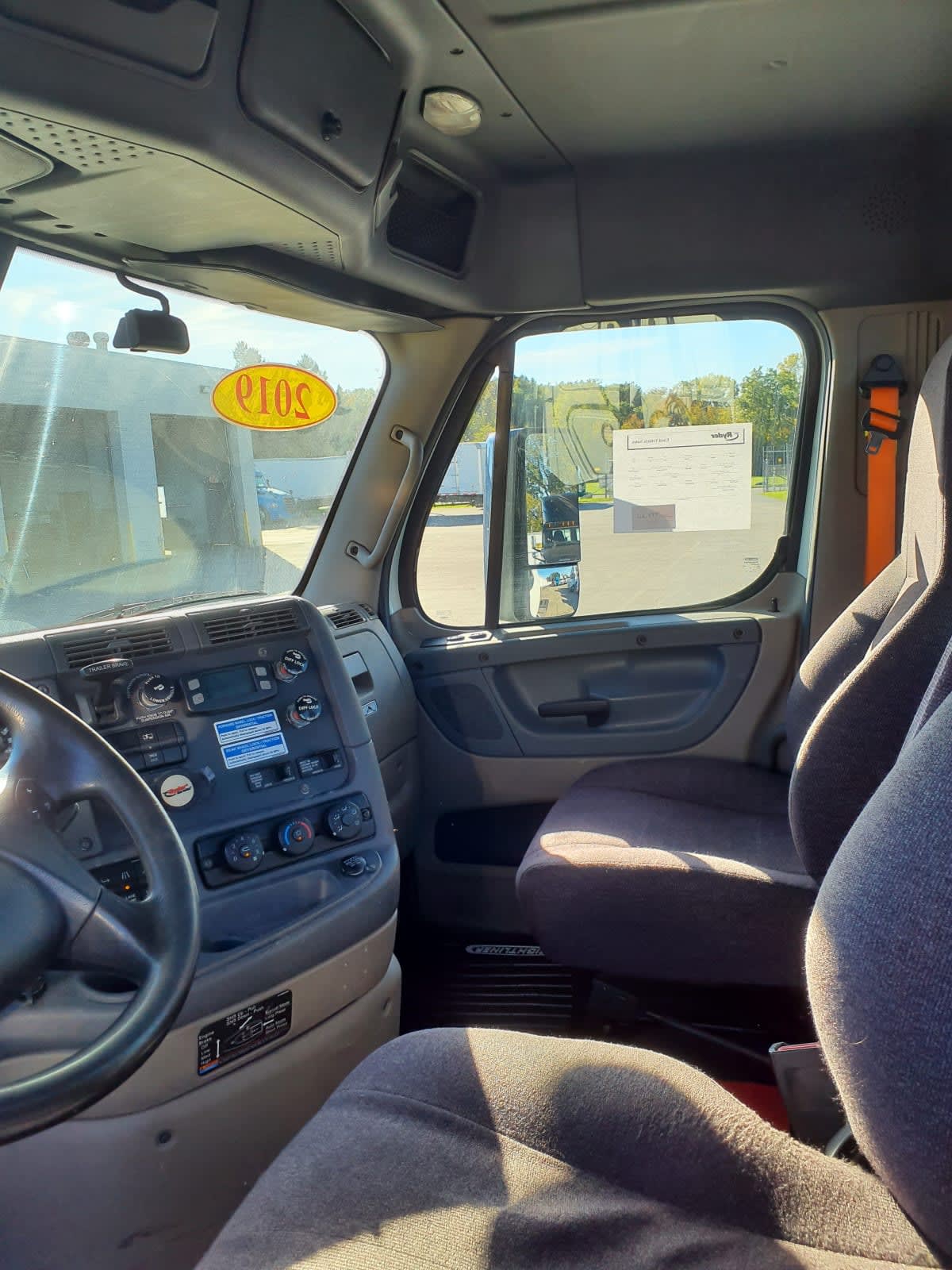 2019 Freightliner Cascadia in Oak Creek, WI — photo 7
