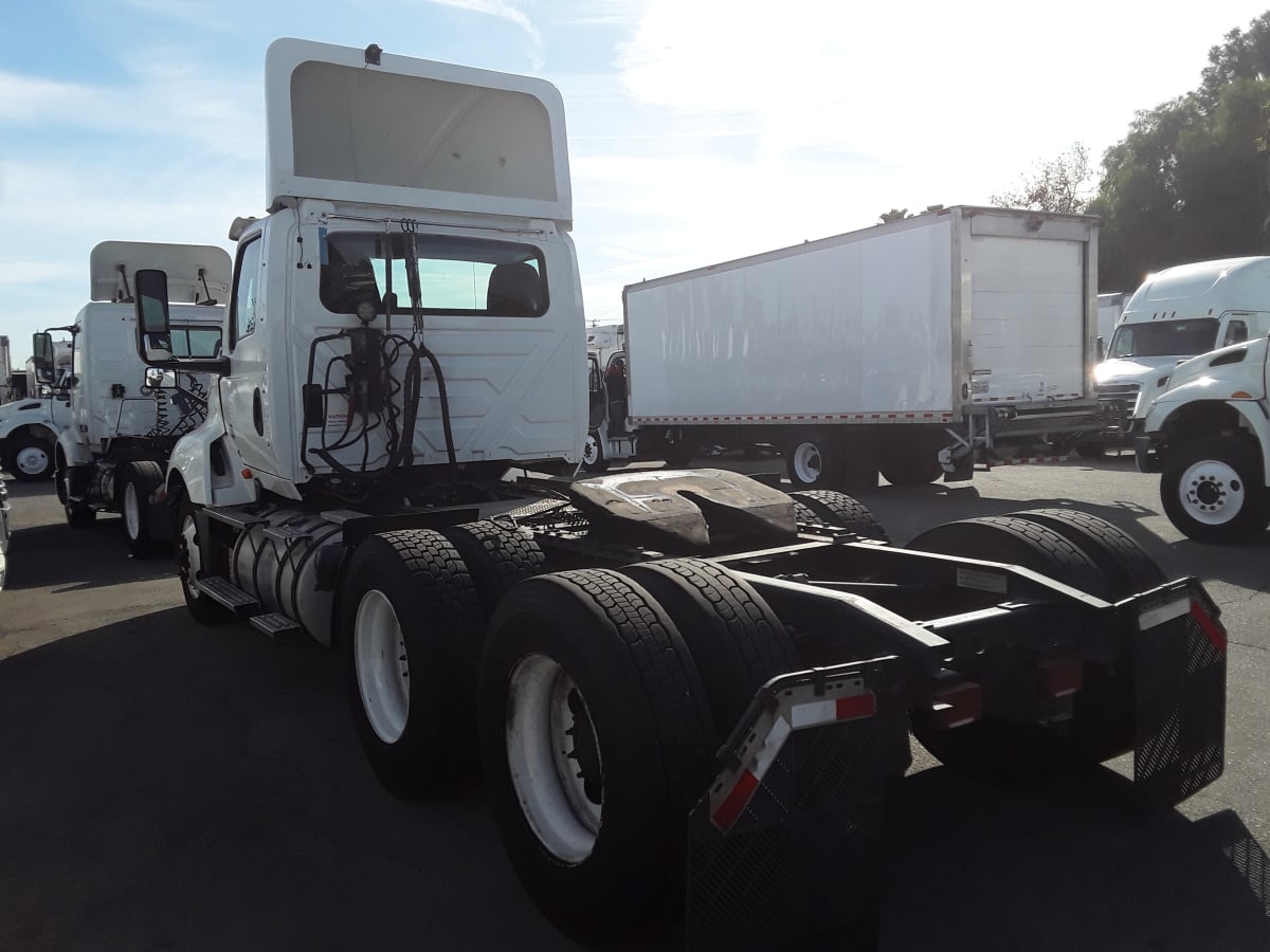 2019 Navistar International LT625 DAYCAB T/A 814302