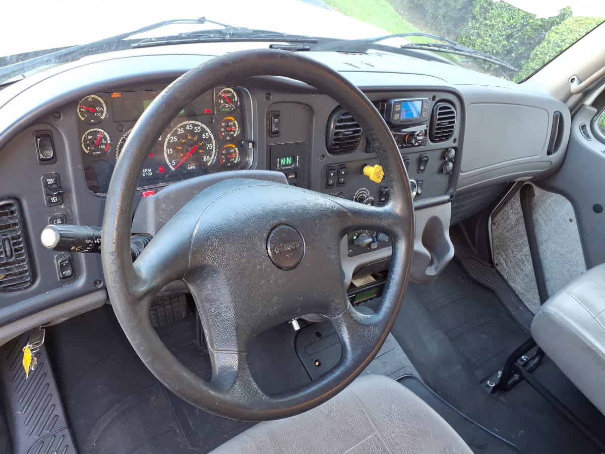 2019 Freightliner M2 106 in Doraville, GA — photo 8