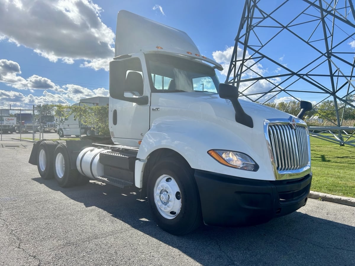 2019 Navistar International LT625 DAYCAB T/A 814377