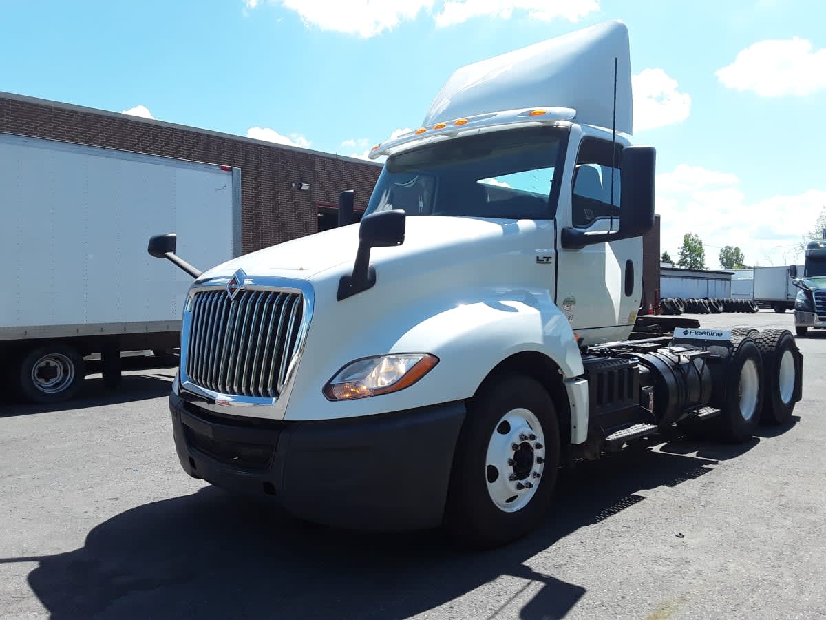 2019 Navistar International LT625 DAYCAB T/A 814381