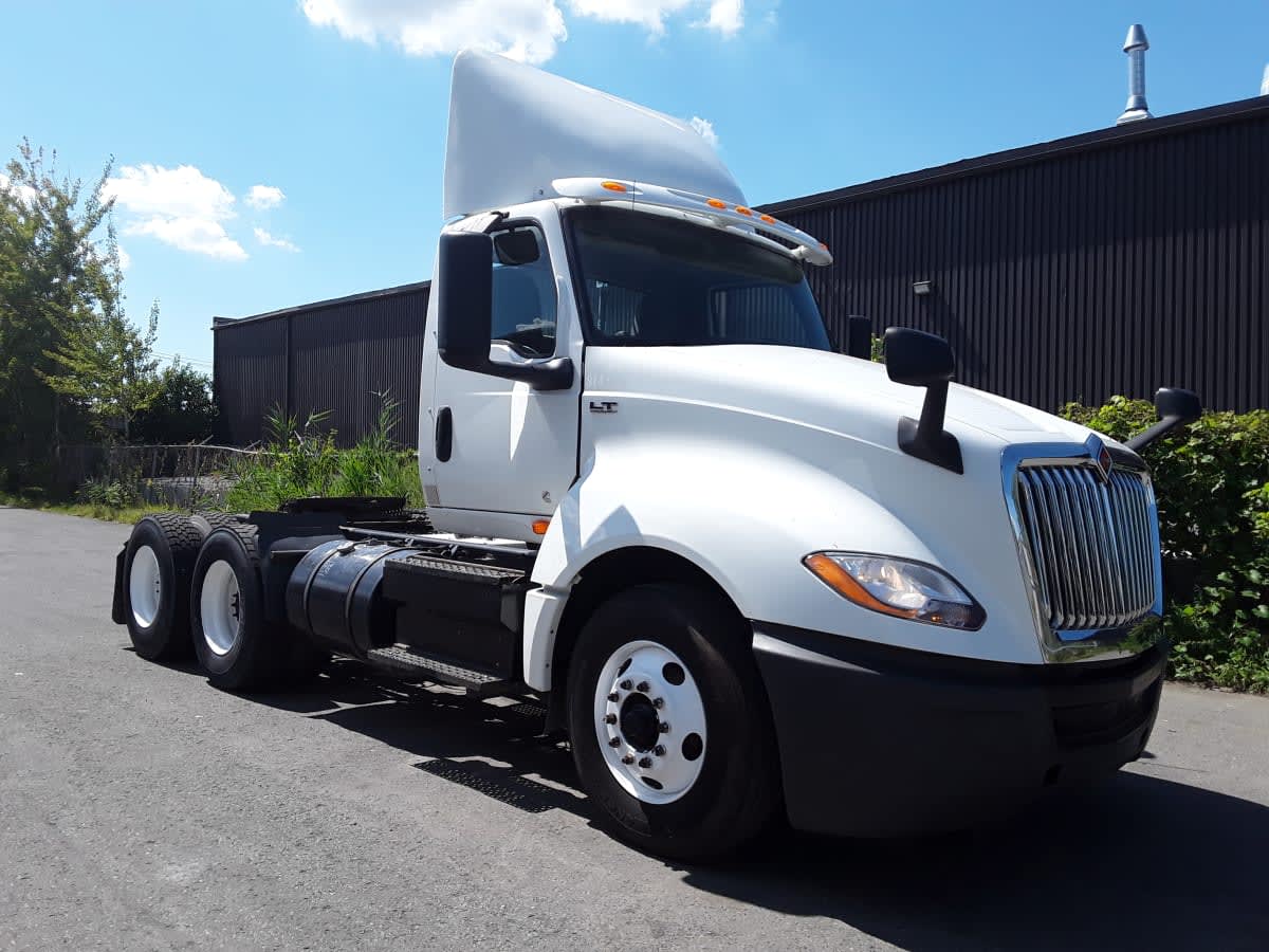 2019 Navistar International LT625 DAYCAB T/A 814381