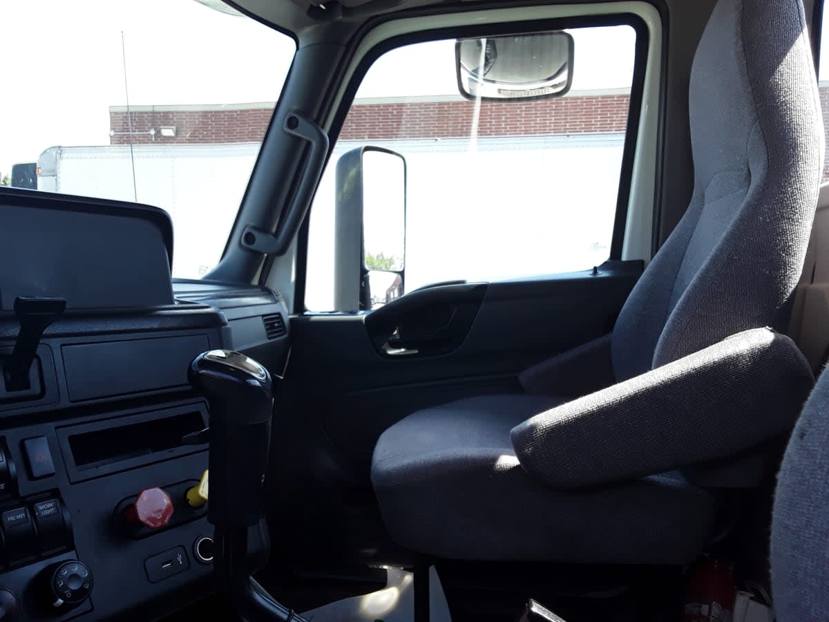 2019 Navistar International LT625 DAYCAB T/A 814381