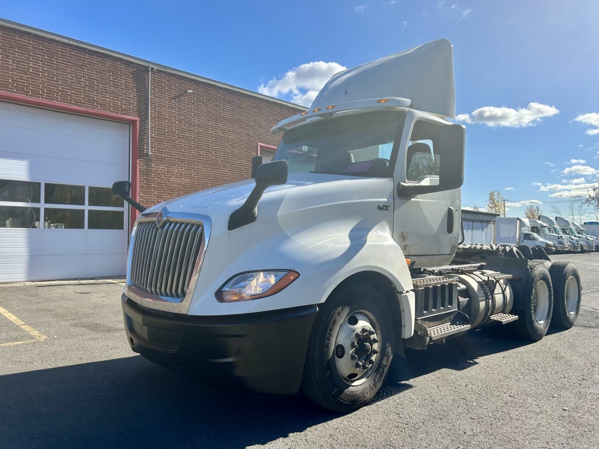 2019 Navistar International LT625 DAYCAB T/A 814382