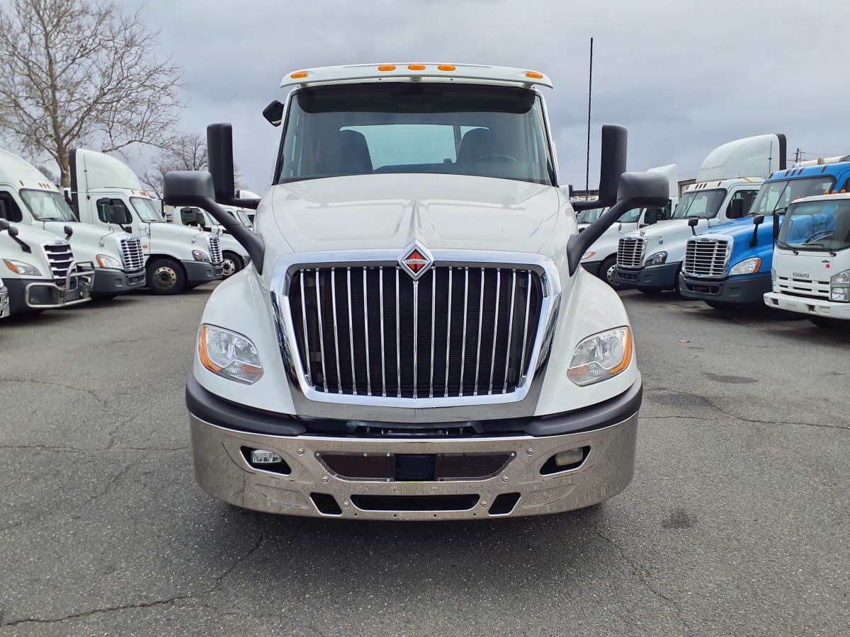 2018 Navistar International LT625 DAYCAB T/A 814885