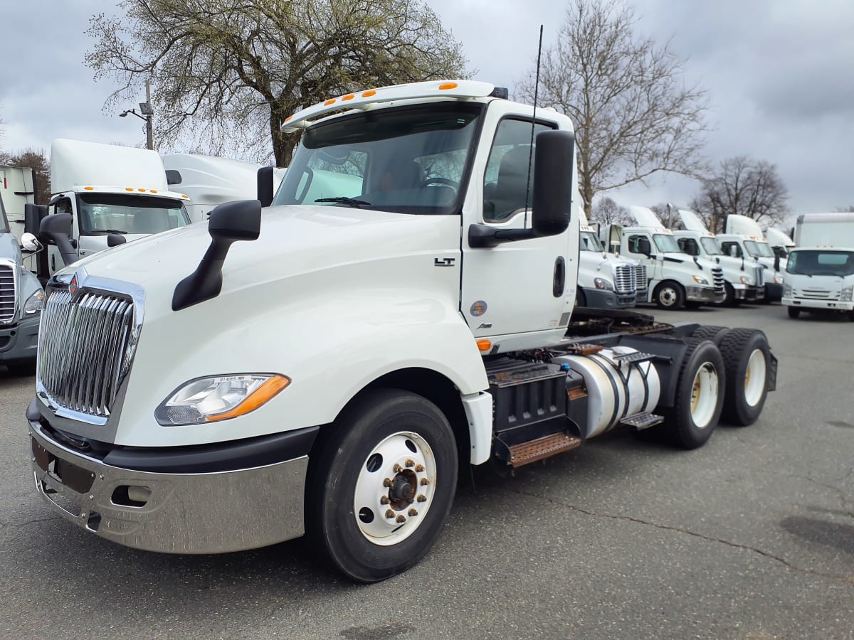 2018 Navistar International LT625 DAYCAB T/A 814885