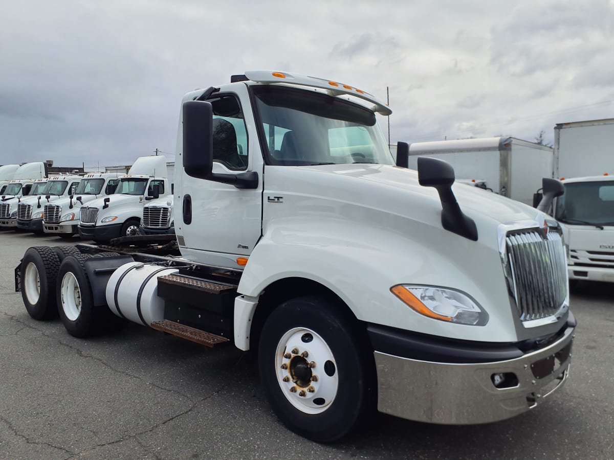 2018 Navistar International LT625 DAYCAB T/A 814885