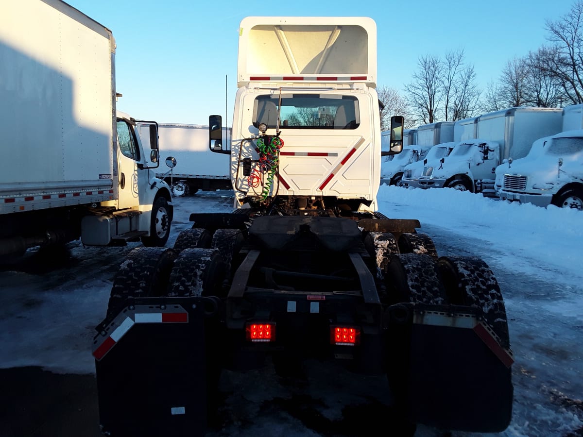 2018 Navistar International LT625 DAYCAB T/A 814889