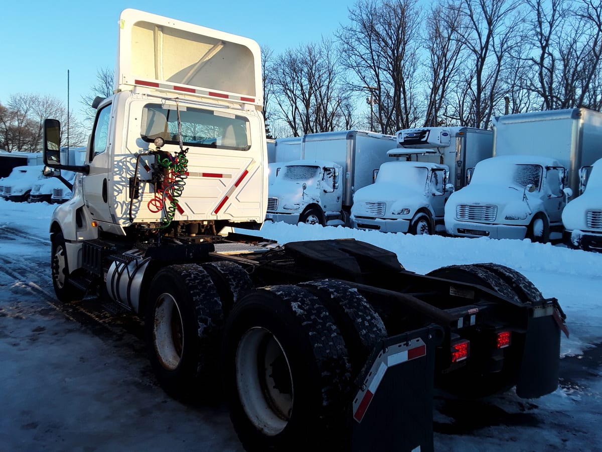 2018 Navistar International LT625 DAYCAB T/A 814889