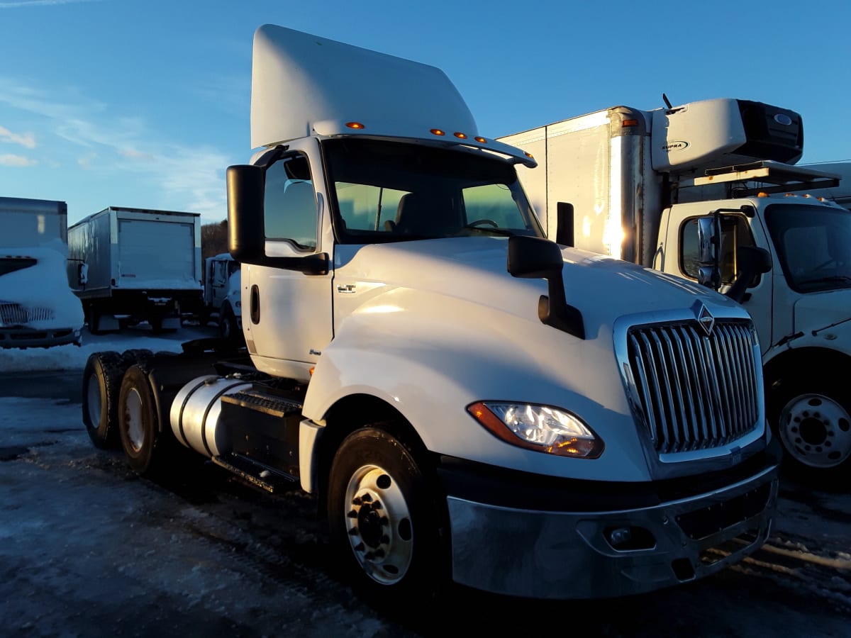 2018 Navistar International LT625 DAYCAB T/A 814889