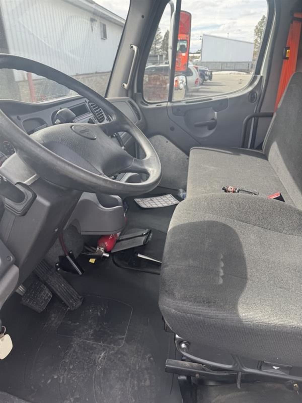 2019 Freightliner M2 106 - image 8