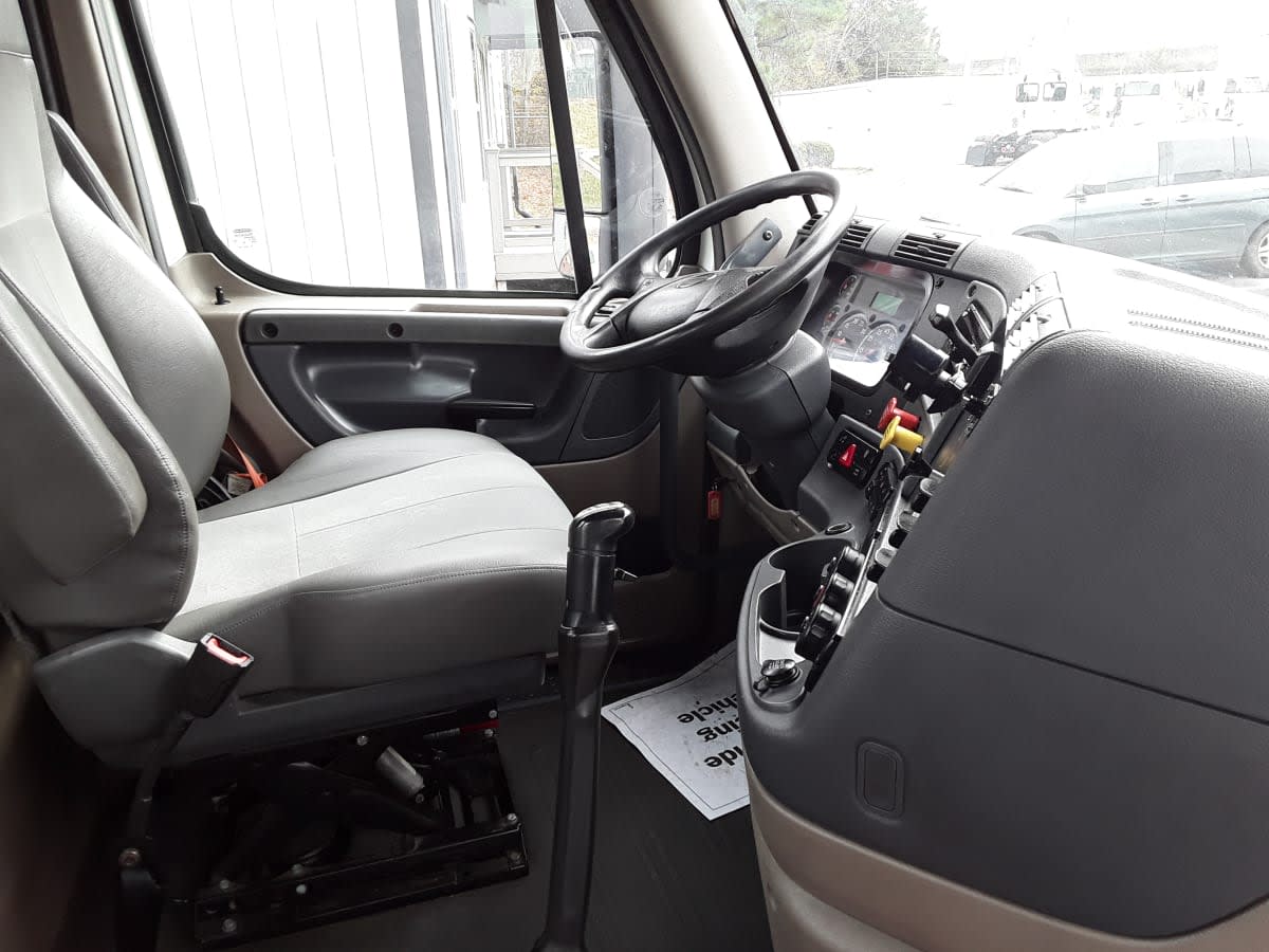 2019 Freightliner - image 11