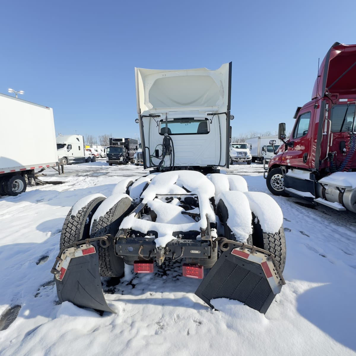 2019 Navistar International LT625 DAYCAB T/A 815014