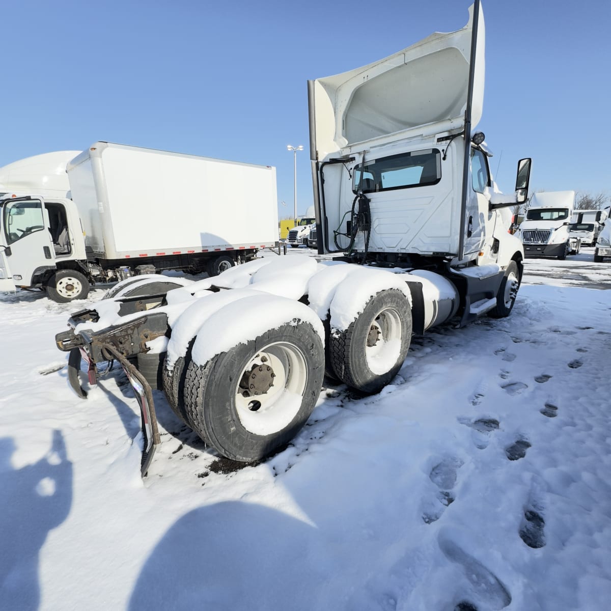 2019 Navistar International LT625 DAYCAB T/A 815014