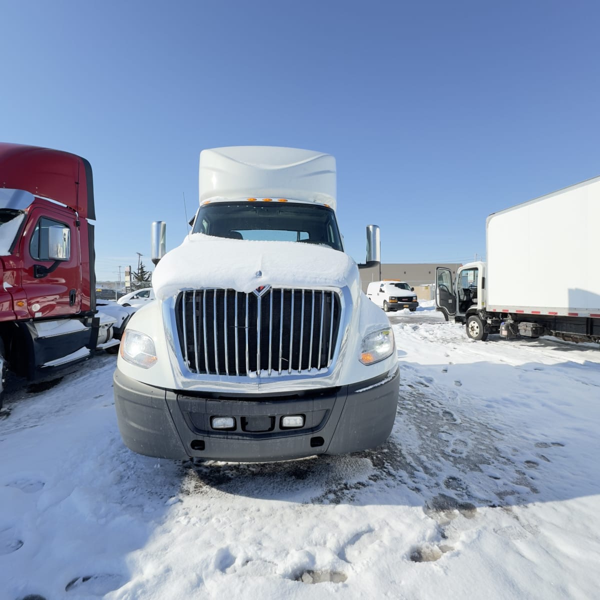 2019 Navistar International LT625 DAYCAB T/A 815014