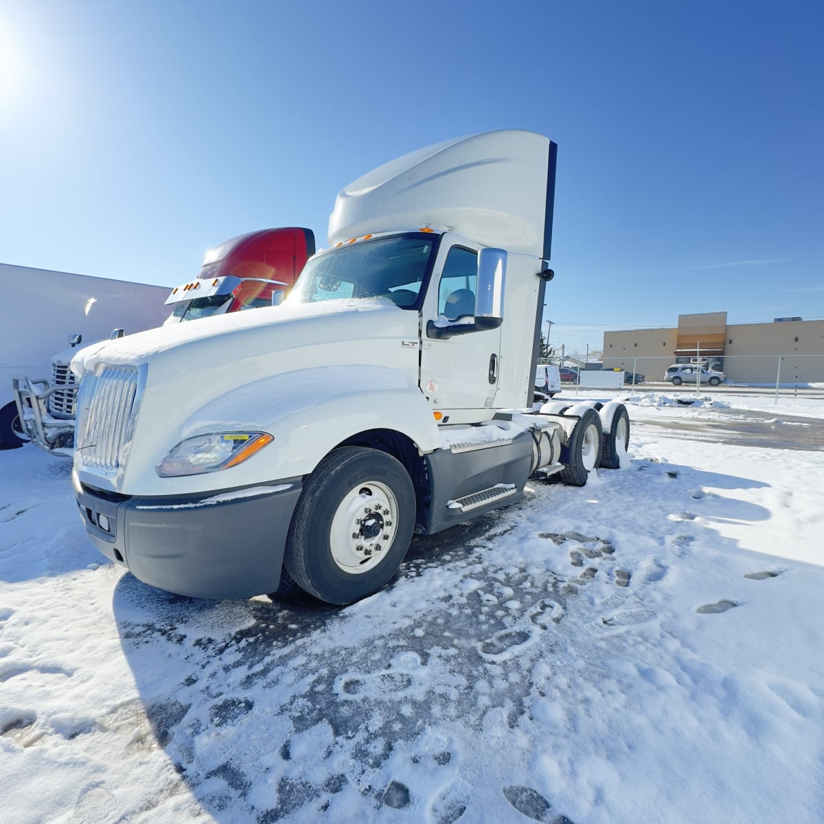 2019 Navistar International LT625 DAYCAB T/A 815014