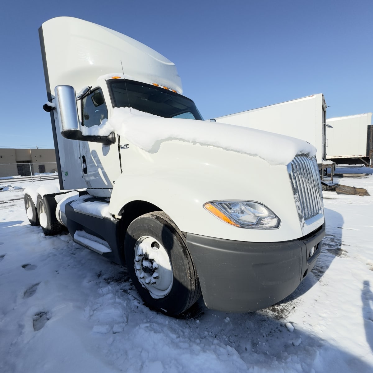 2019 Navistar International LT625 DAYCAB T/A 815014