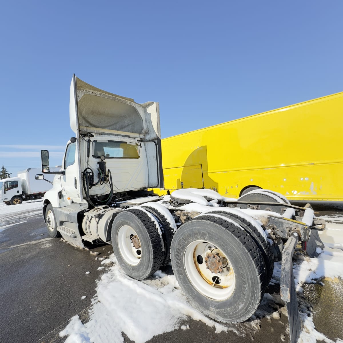 2019 Navistar International LT625 DAYCAB T/A 815015