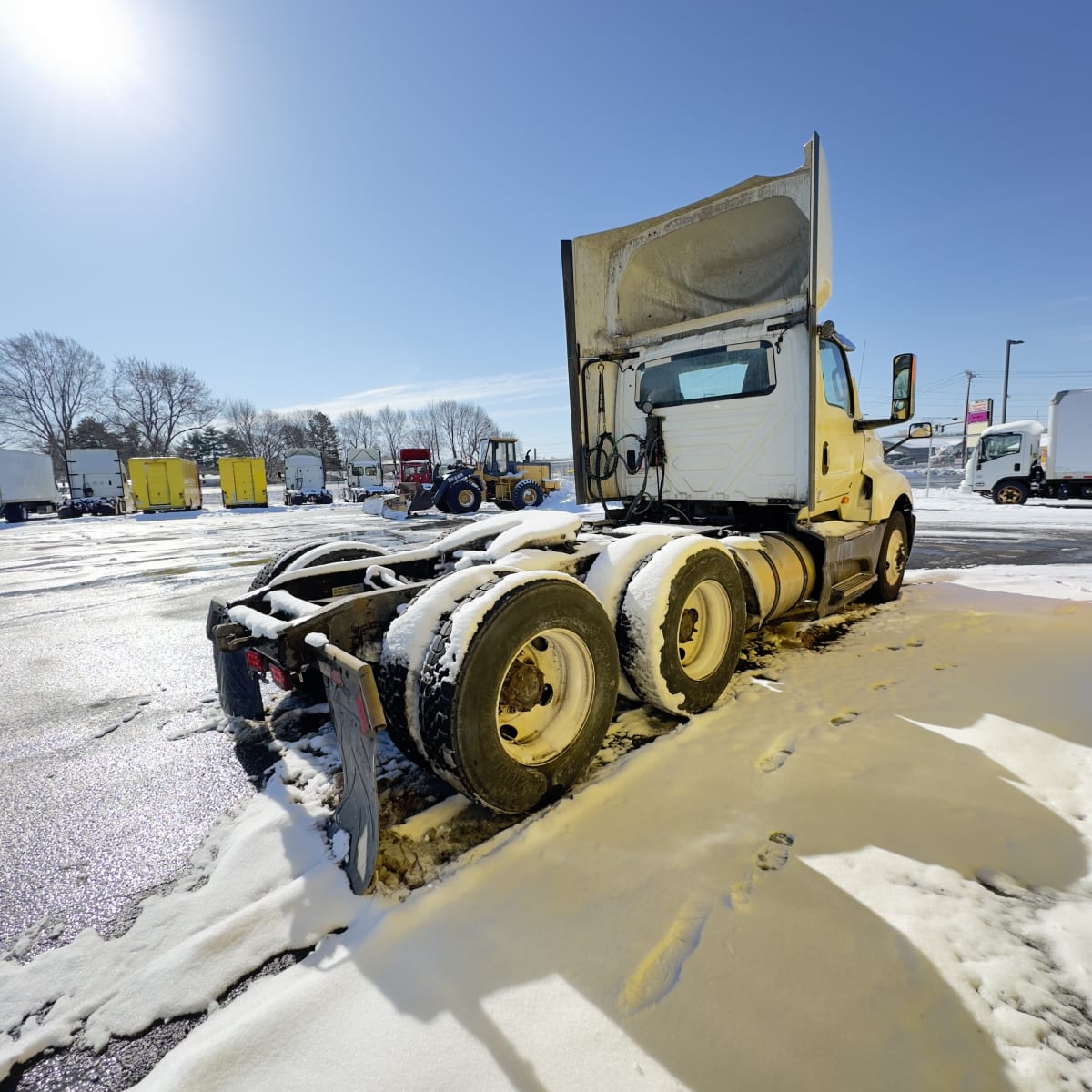 2019 Navistar International LT625 DAYCAB T/A 815015