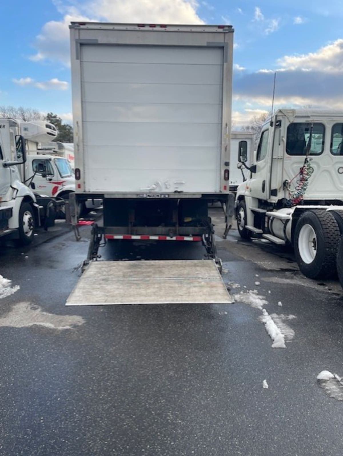 2019 International 4300 - image 14