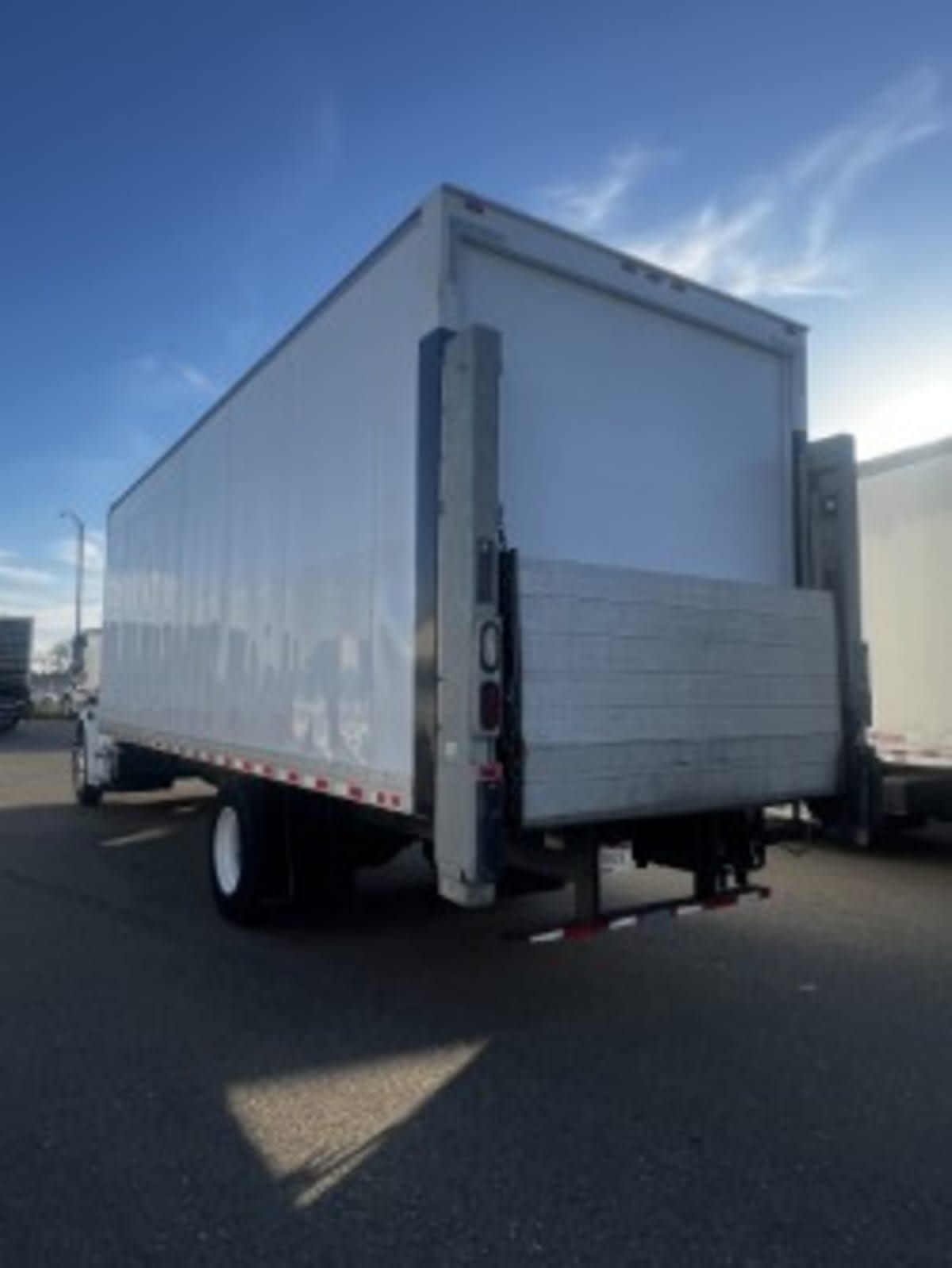 2019 Freightliner/Mercedes M2 106 815677