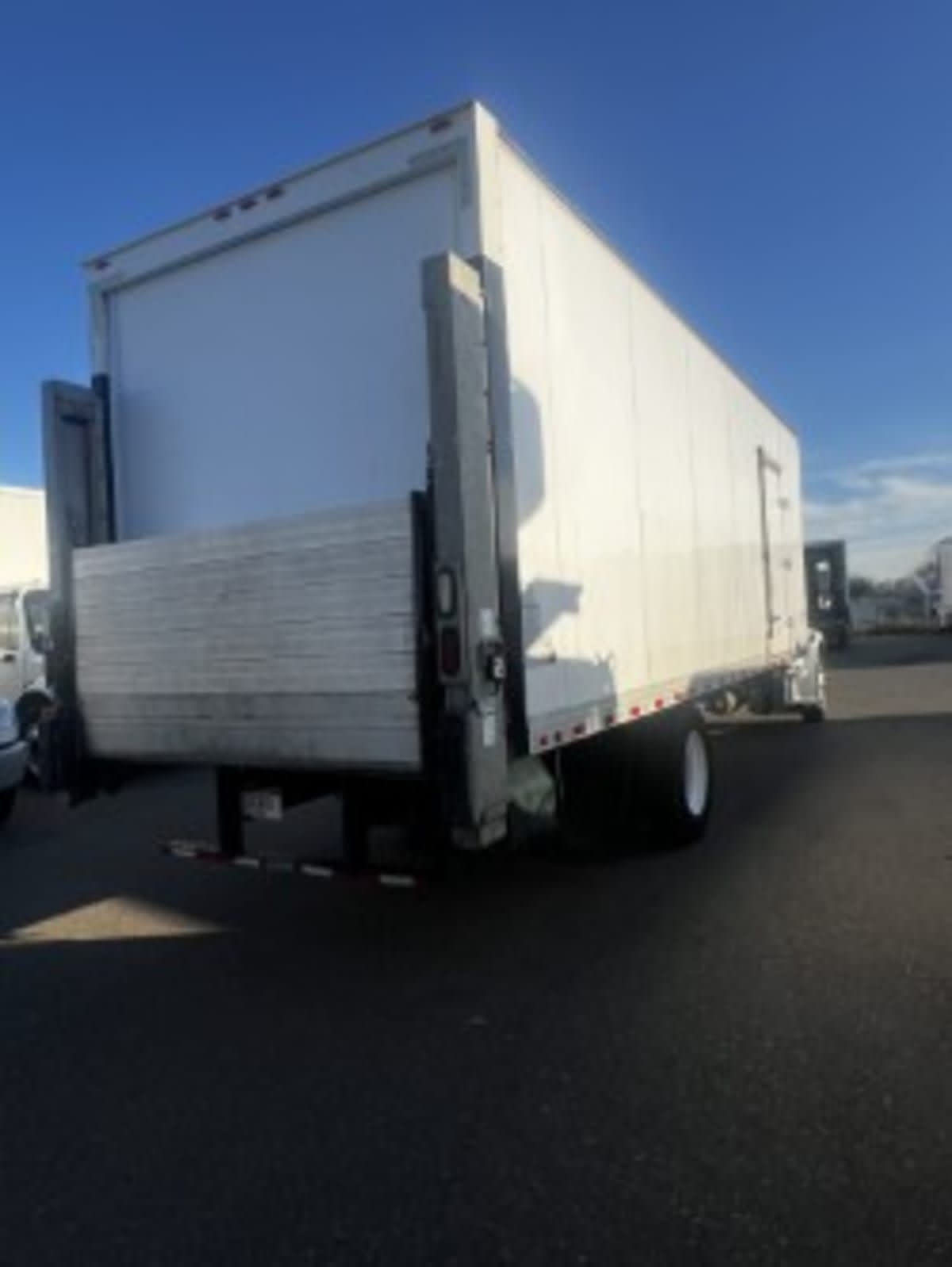 2019 Freightliner/Mercedes M2 106 815677