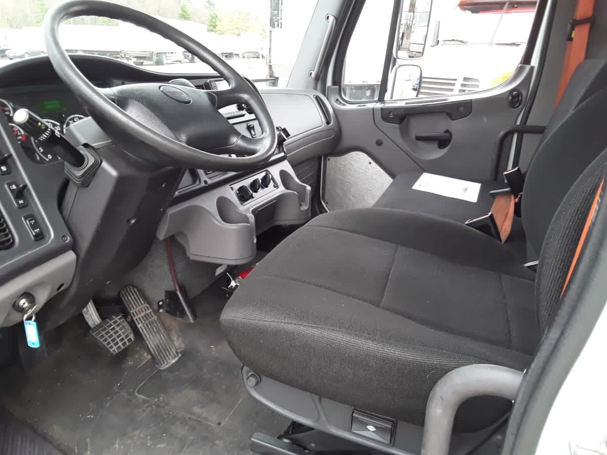 2019 Freightliner M2 106 815682